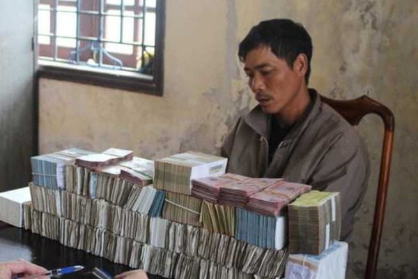 Dùng cưa phá cửa sổ, lấy trộm gần 1 tỷ đồng ở Hà Tĩnh