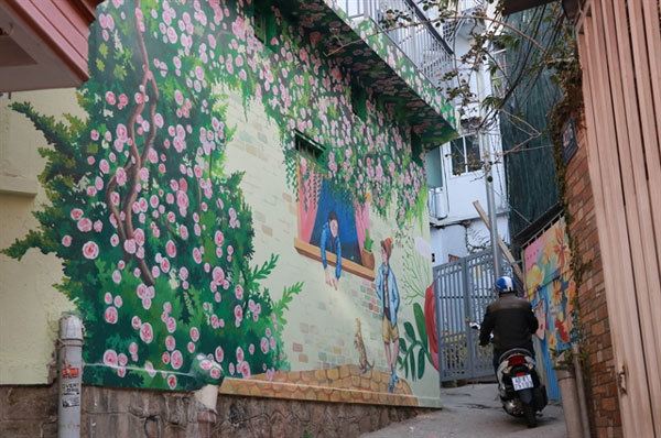 Street art tells stories of Da Lat