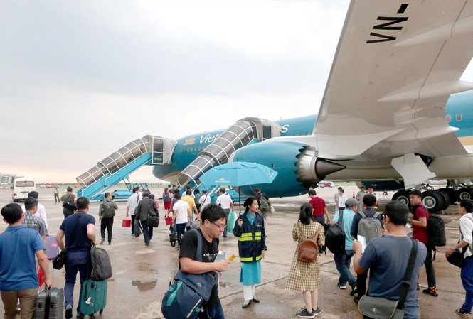 Vietnam cautious about opening aviation market to foreigners