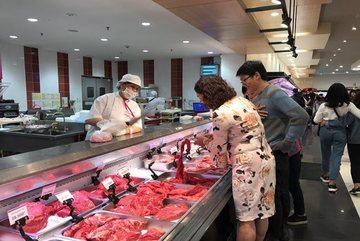 Minister warns firms of pork price hike