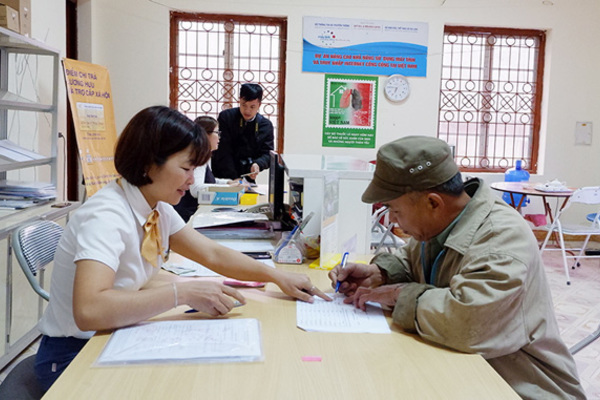 Bắc Kạn: hơn 3000 người có công với cách mạng nhận trợ cấp qua bưu điện