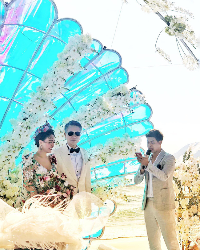 Vợ cũ 'ông trùm' showbiz Việt tái hôn, đám cưới sang chảnh ở Phú Quốc