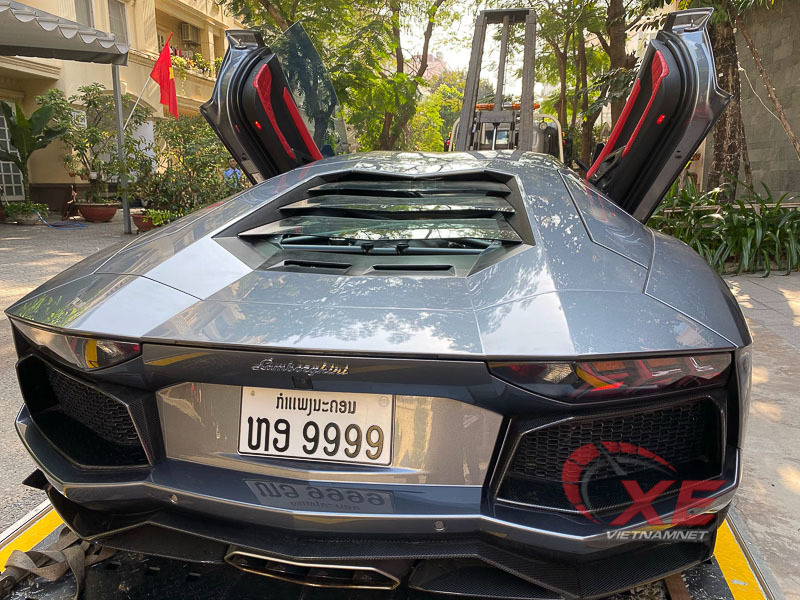 Phát đạt ở Lào, đại gia Việt mang siêu xe Lamborghini Aventador về quê ăn Tết