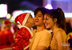 Sài Gòn chật cứng người đi chơi Noel