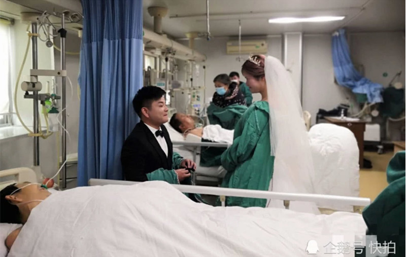 Đám cưới của đôi trẻ trong phòng điều trị đặc biệt, nhiều người cảm động