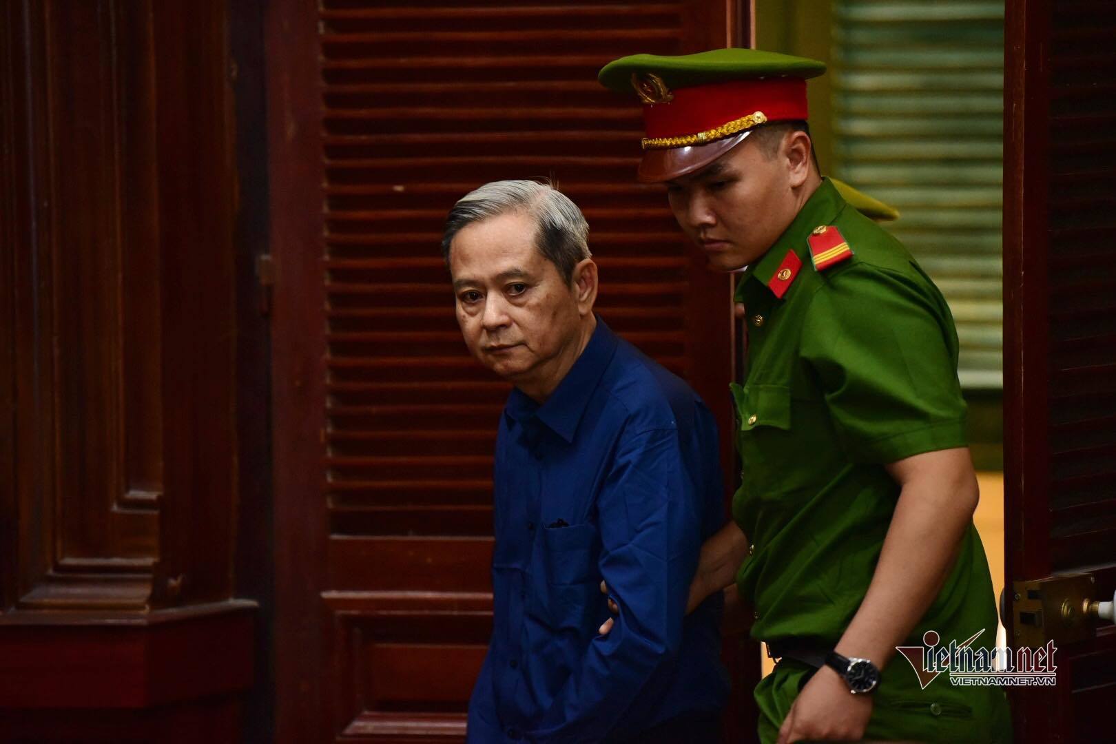 Cựu Phó chủ tịch TP.HCM Nguyễn Hữu Tín mắc loạt bệnh trước phiên tòa