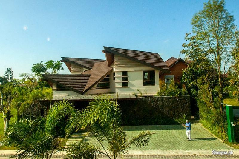 Vẻ đẹp “gây nghiện” của nhà mái chồng mái như vỏ sò, càng vào trong càng mê