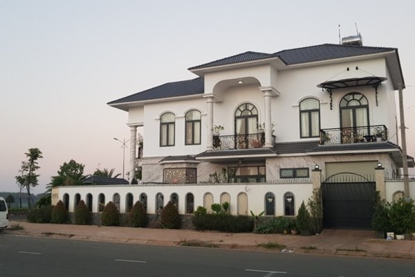 Nghe VietNamNet: Nữ Bí thư huyện ở Bình Phước bị cướp khống chế trói, cướp tài sản