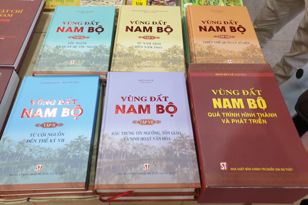Sách Quốc gia 2019: Bộ sách đồ sộ của cố GS Phan Huy Lê được vinh danh