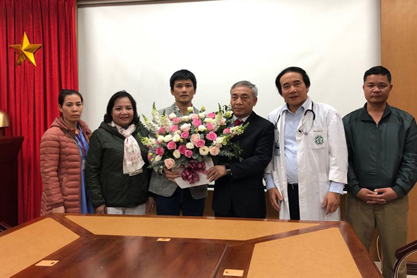 Nghe VietNamNet: Bé trai 13 tuổi ở Hà Nội đang chơi ở trường bất ngờ ngừng tuần hoàn