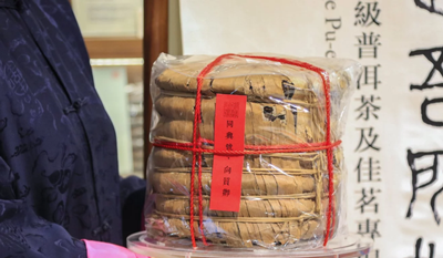 Kỳ lạ 1 chồng 7 chiếc bánh trà nén Trung Quốc giá hơn 25 tỷ