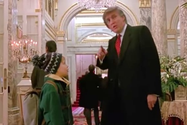 Đài truyền hình gây phẫn nộ vì cắt cảnh có ông Trump khỏi phim 'Ở nhà một mình'