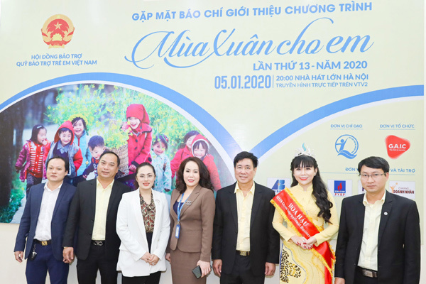 Hoa hậu Phạm Bích Thủy đồng hành cùng chương trình Mùa Xuân cho em 2020