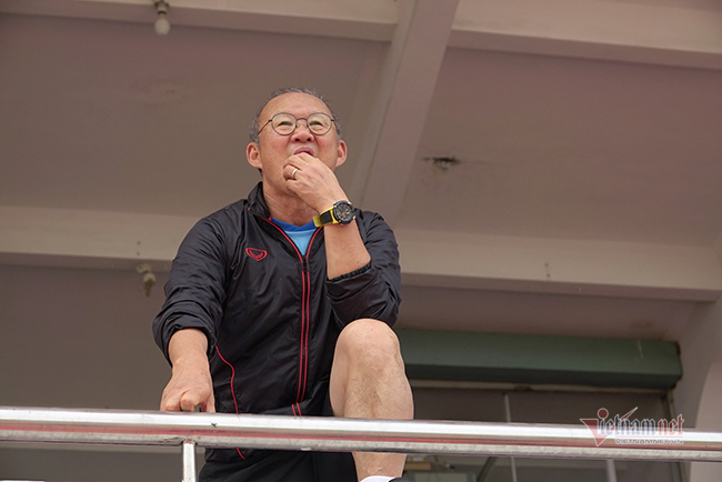 Tuyển Việt Nam: Mạo hiểm với người mới thôi, thầy Park!