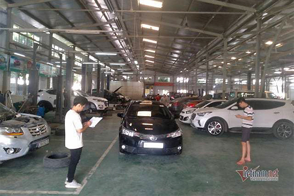 Bảo dưỡng ô tô cuối năm: khách xếp hàng đợi, garage bội thu