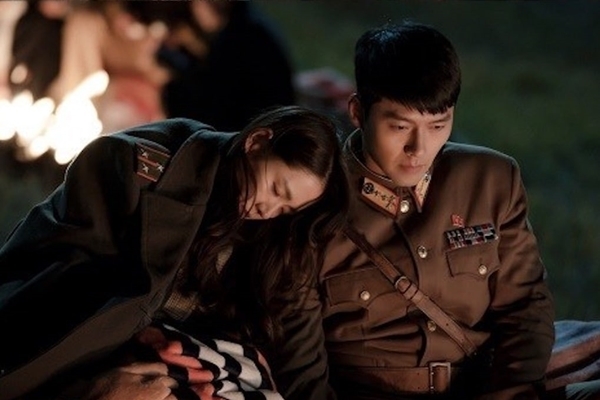 Son Ye Jin ngủ gục trên vai Hyun Bin