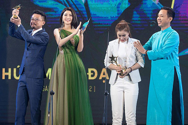 Yan My đẹp rạng rỡ tại lễ trao giải Ngôi sao xanh 2019