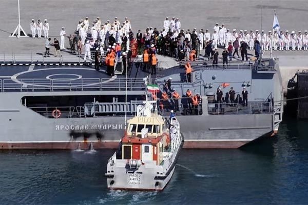 Iran dọa bắn hạ máy bay do thám tập trận chung với Nga, TQ