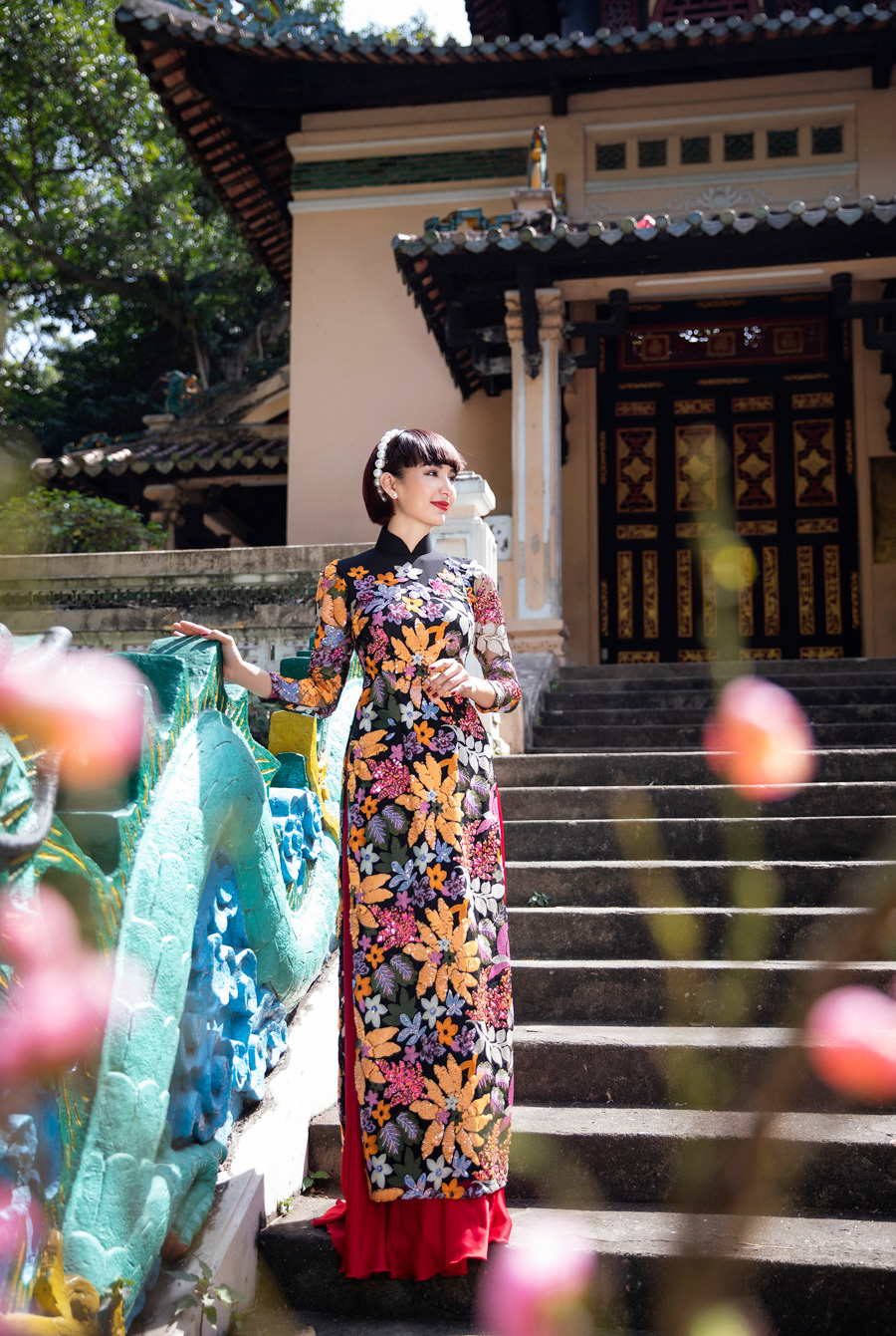 Hoa hậu Ngọc Diễm diện áo dài xuân cùng con gái