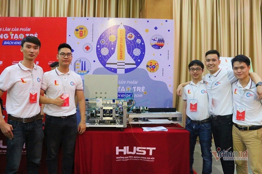 Sinh viên chế tạo máy lấy tơ từ sen đầu tiên tại Việt Nam