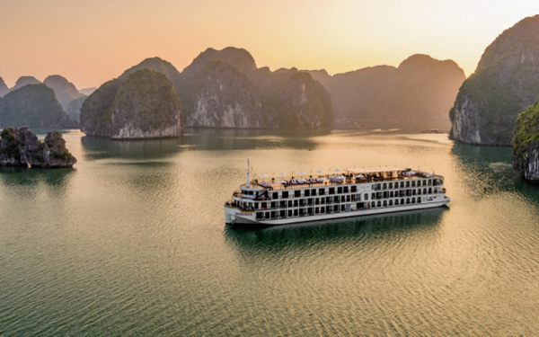 Wedding cruises in Ha Long Bay with Indochina Sails