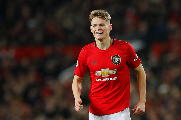 MU nhận tin dữ, Solskjaer tức tốc mua tiền vệ