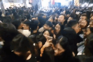 Trực tiếp: Biển người chào đón năm mới 2020