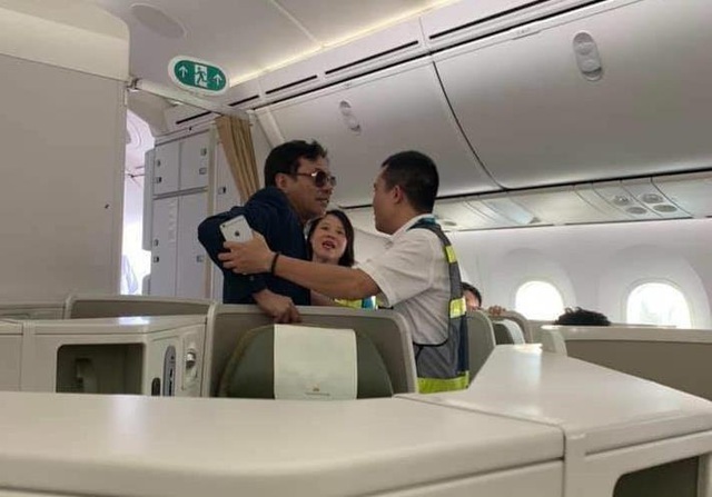 Một năm 'tai tiếng' của đại gia địa ốc: Từ chuyện sàm sỡ đến lái xe xịn đi... trộm