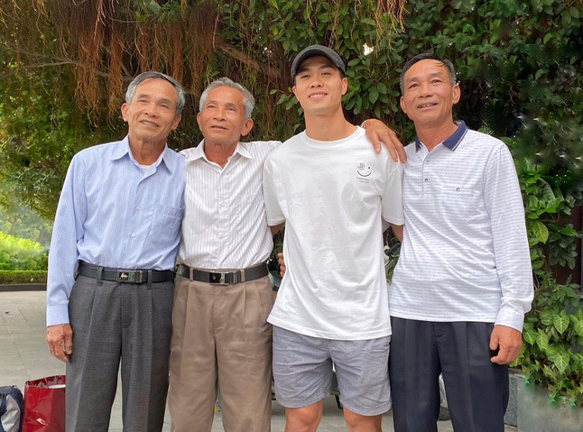 Công Phượng chia tay Bỉ, về nước trong ngày đầu năm mới