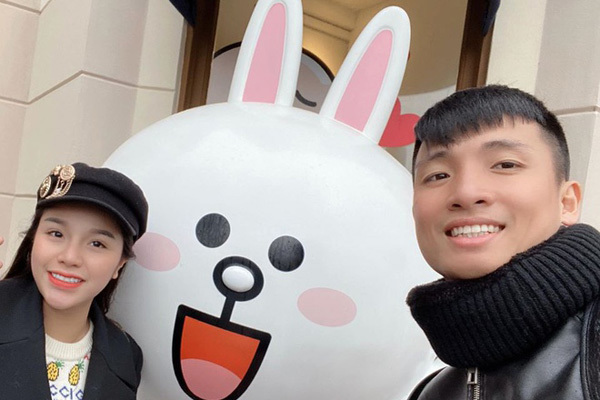 Văn Lâm, Hùng Dũng và dàn cầu thủ đón giao thừa bên bạn gái, gia đình