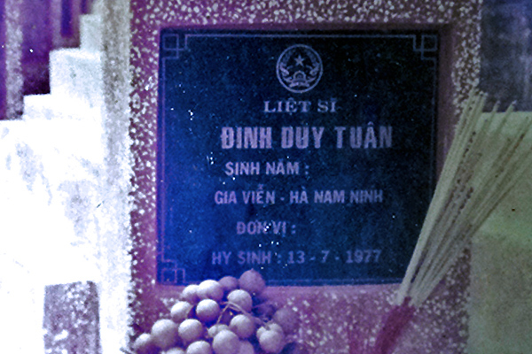 Hai gia đình khóc chung một mộ ở Ninh Bình