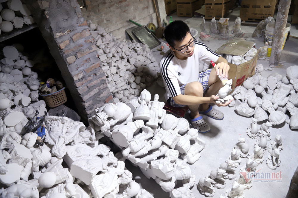Vạn con chuột vàng ôm tiền của ông chủ Hà Thành