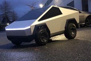 Teslaphát Cuồng Với Mini Tesla Cybertruck Kéo được Cả Suv