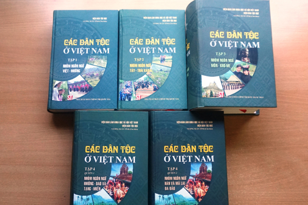 Bộ sách đồ sộ về các dân tộc Việt Nam do hơn 100 tác giả tham gia viết