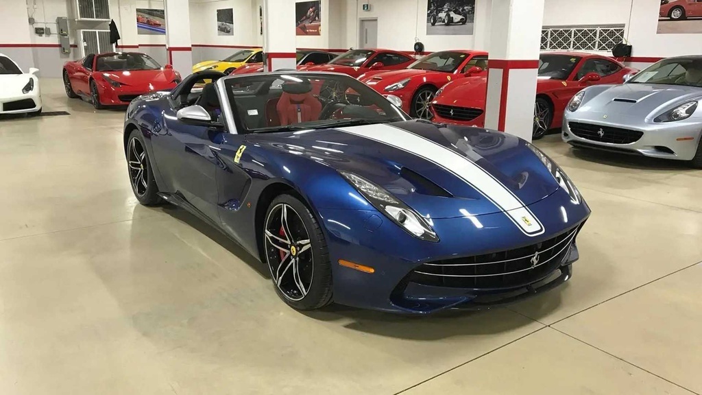 Hàng hiếm Ferrari F60 chạy gần 200 km rao bán mức giá bí ẩn