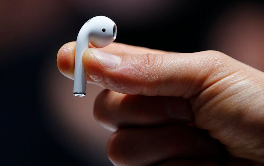Bé 7 tuổi nuốt tai nghe AirPod vào bụng