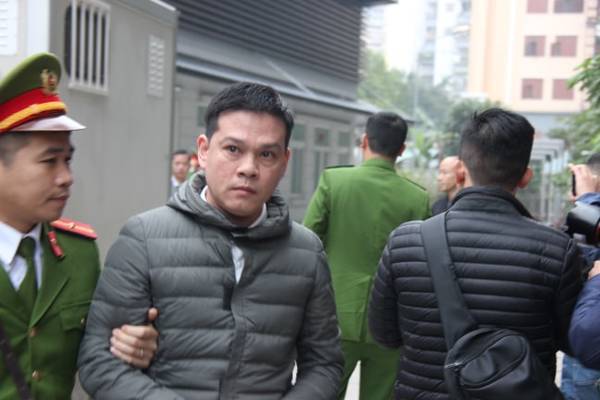 Vì sao bạn bè, em vợ theo chân Vũ ‘nhôm’ vướng vòng lao lý