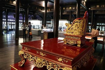 Hue Museum of Royal Antiquities in pictures