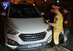 Cảnh sát 141 ở Hà Nội 'bay' lên vỉa hè né tài xế say xỉn lao ô tô vun vút