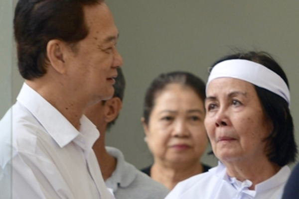 Nguyên Thủ tướng Nguyễn Tấn Dũng đến viếng nghệ sĩ Chánh Tín