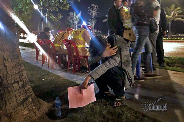 Sau nhậu tất niên, nam sinh viên ôm mặt khóc vì bị phạt 7 triệu