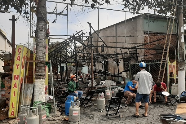 Hỏa hoạn thiêu trụi quán thịt chó, cả gia đình thoát chết trong gang tấc