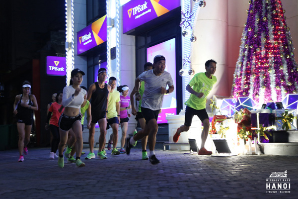 6000 người chạy đêm cùng Marathon Hanoi Midnight