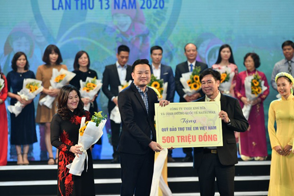 Natrumax góp 500 triệu đồng cho Quỹ bảo trợ trẻ em Việt Nam