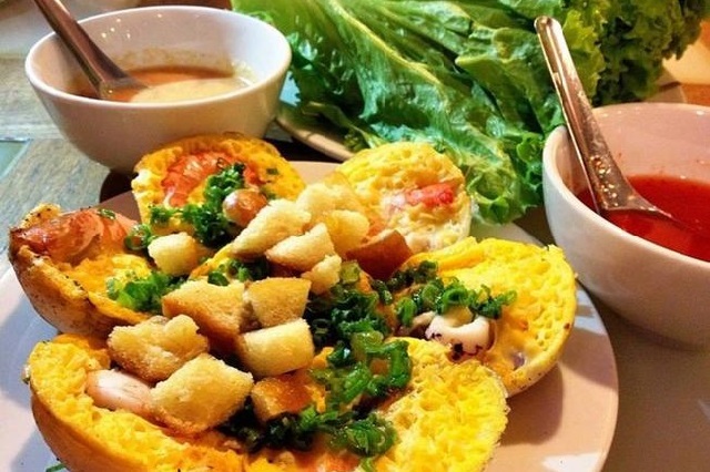 Vietnamese mini pancakes