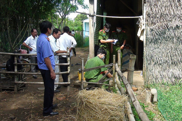 Gã thanh niên ở Cần Thơ giết bà nội rồi đẩy xác xuống mương