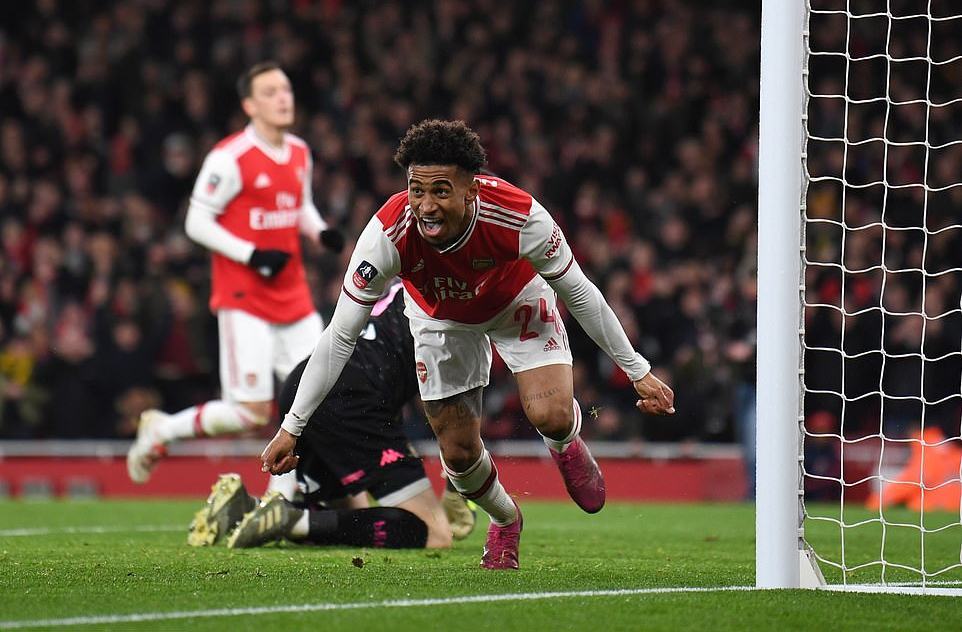 Arsenal chật vật giành vé vòng 4 FA Cup