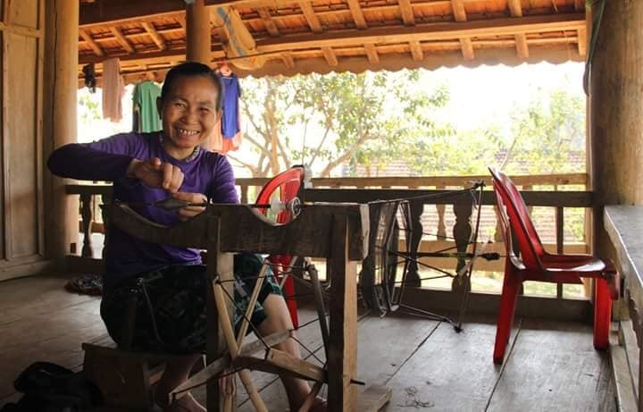 Đào tạo nghề thêu, tạo sinh kế giúp bà con dân tộc ổn định cuộc sống