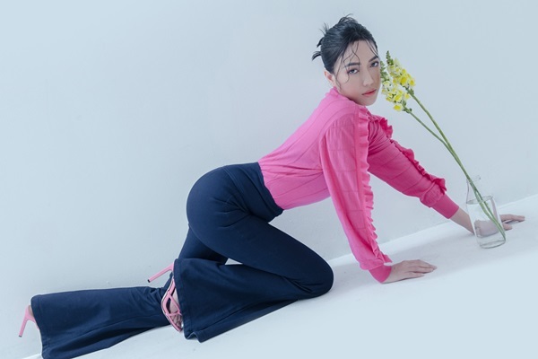 Diệu Nhi mặc kín vẫn sexy