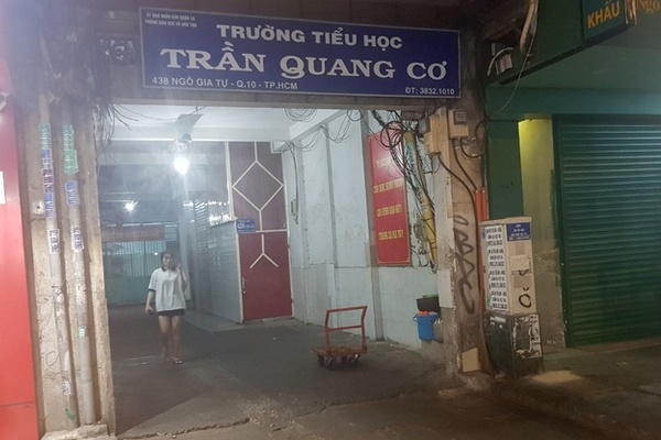 Phụ huynh đánh nhau, thầy hiệu phó phải nhập viện